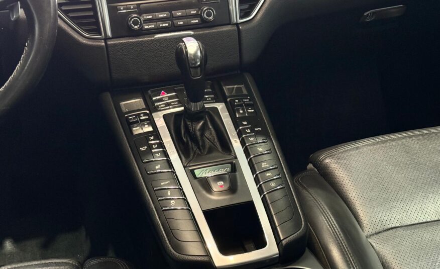 PORSCHE Macan Sport