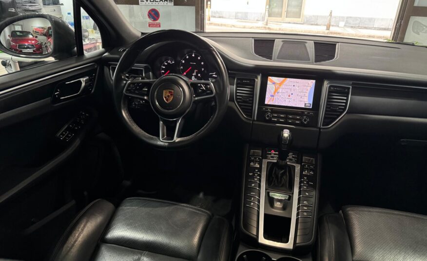 PORSCHE Macan Sport