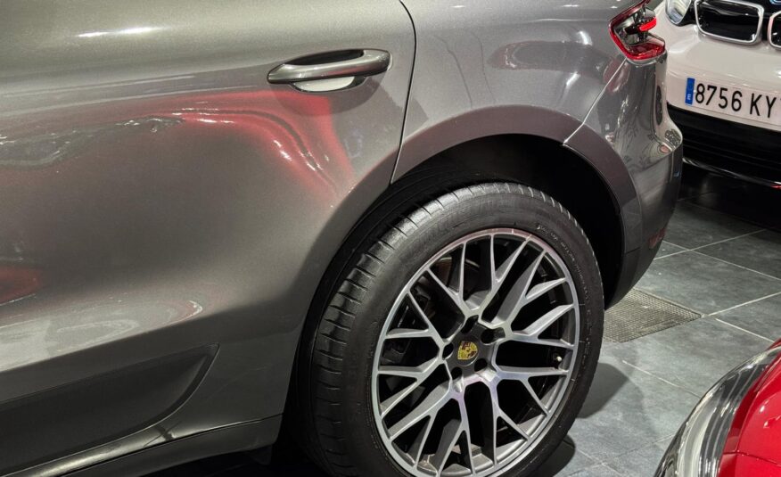 PORSCHE Macan Sport