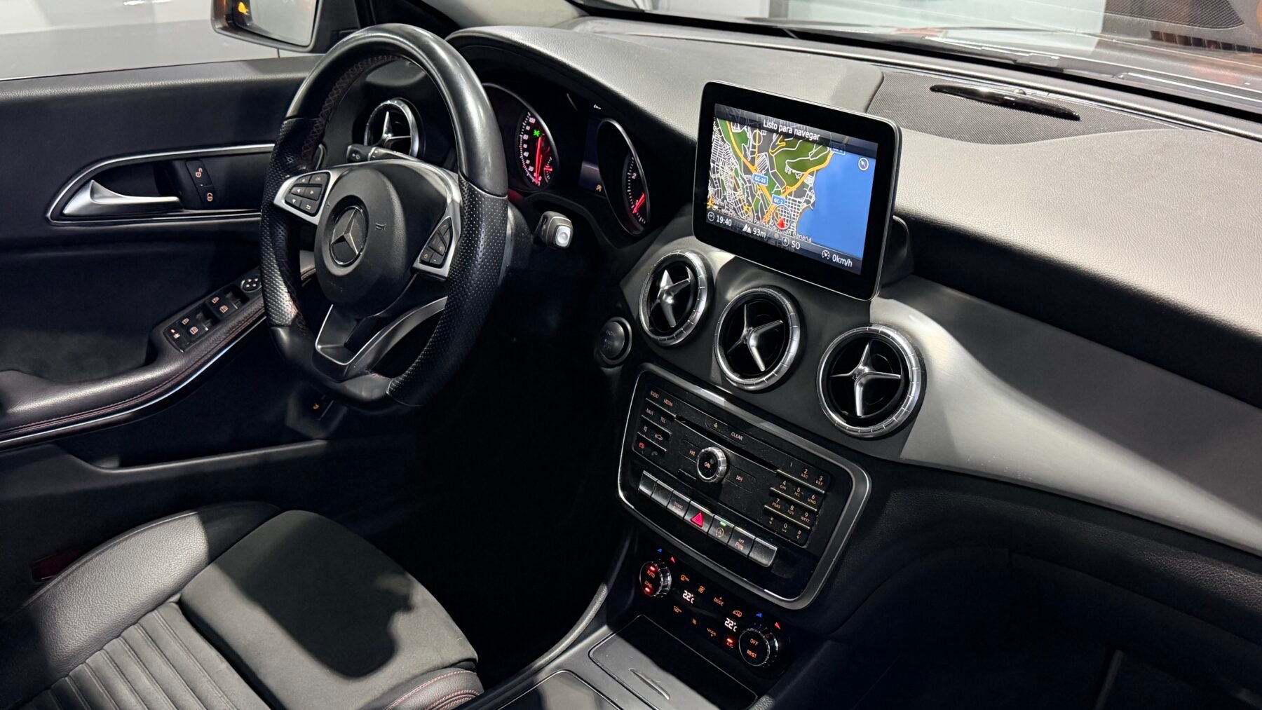 MERCEDES-BENZ CLA 200D AMG