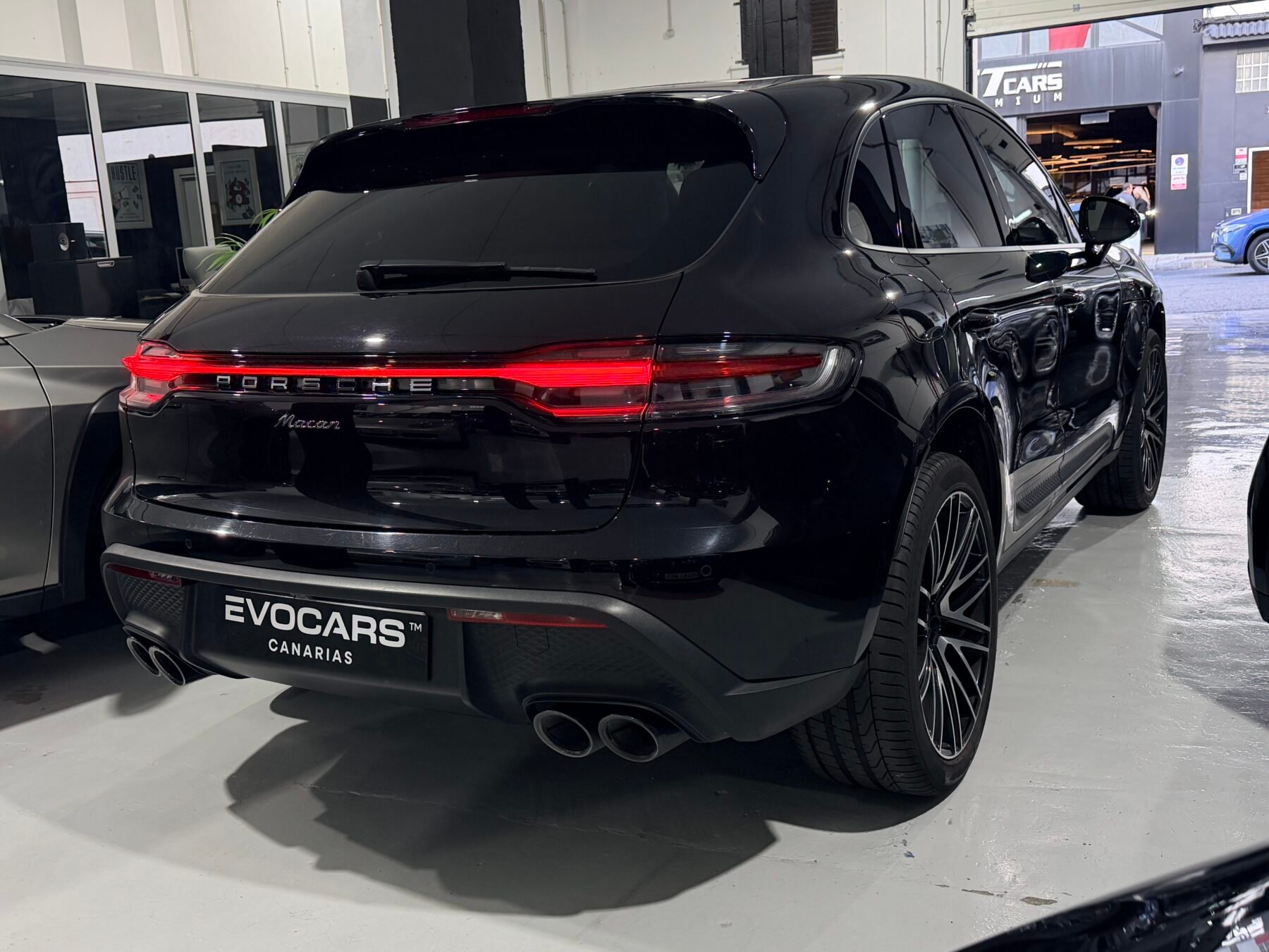 PORSCHE Macan