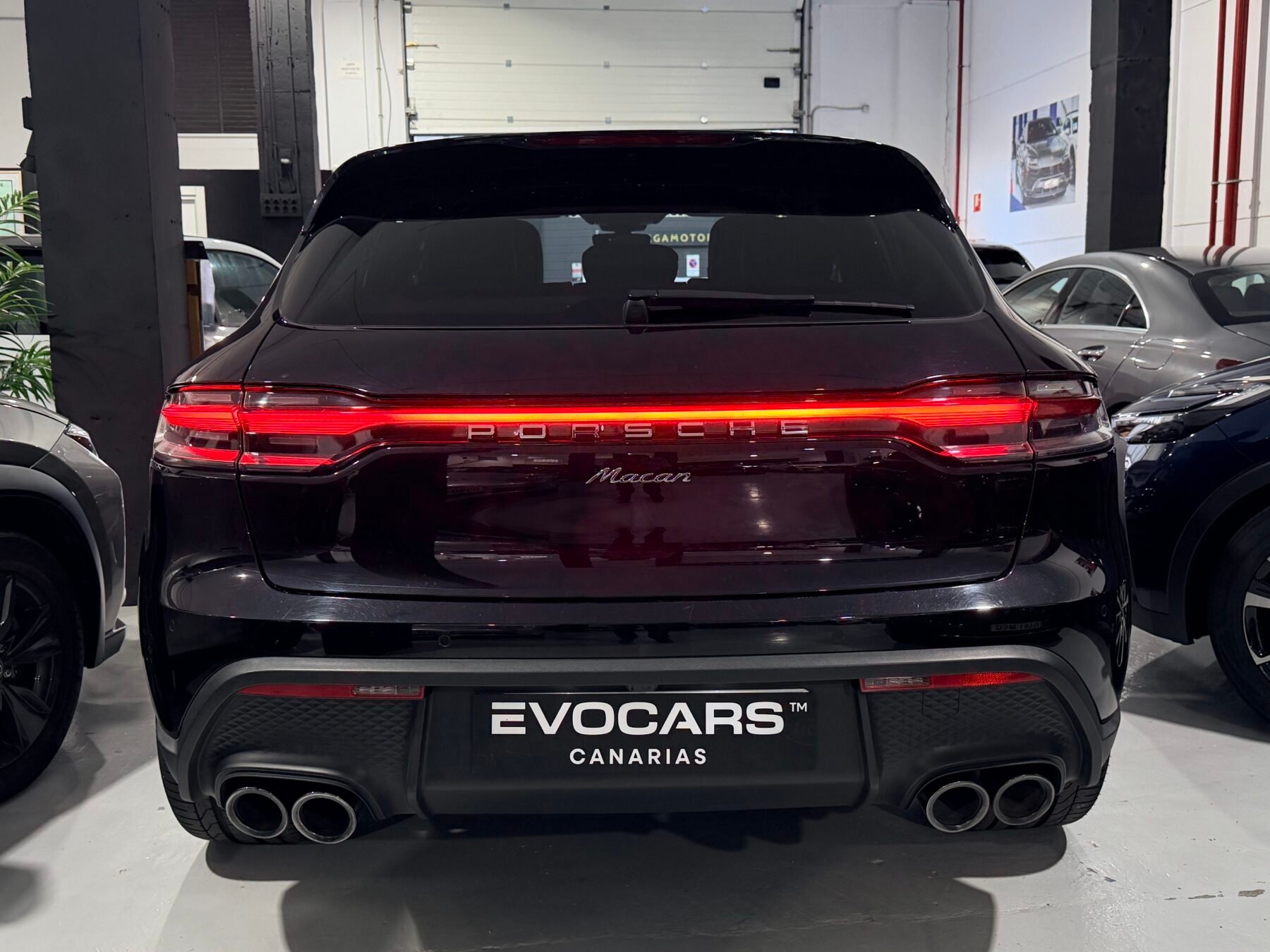 PORSCHE Macan