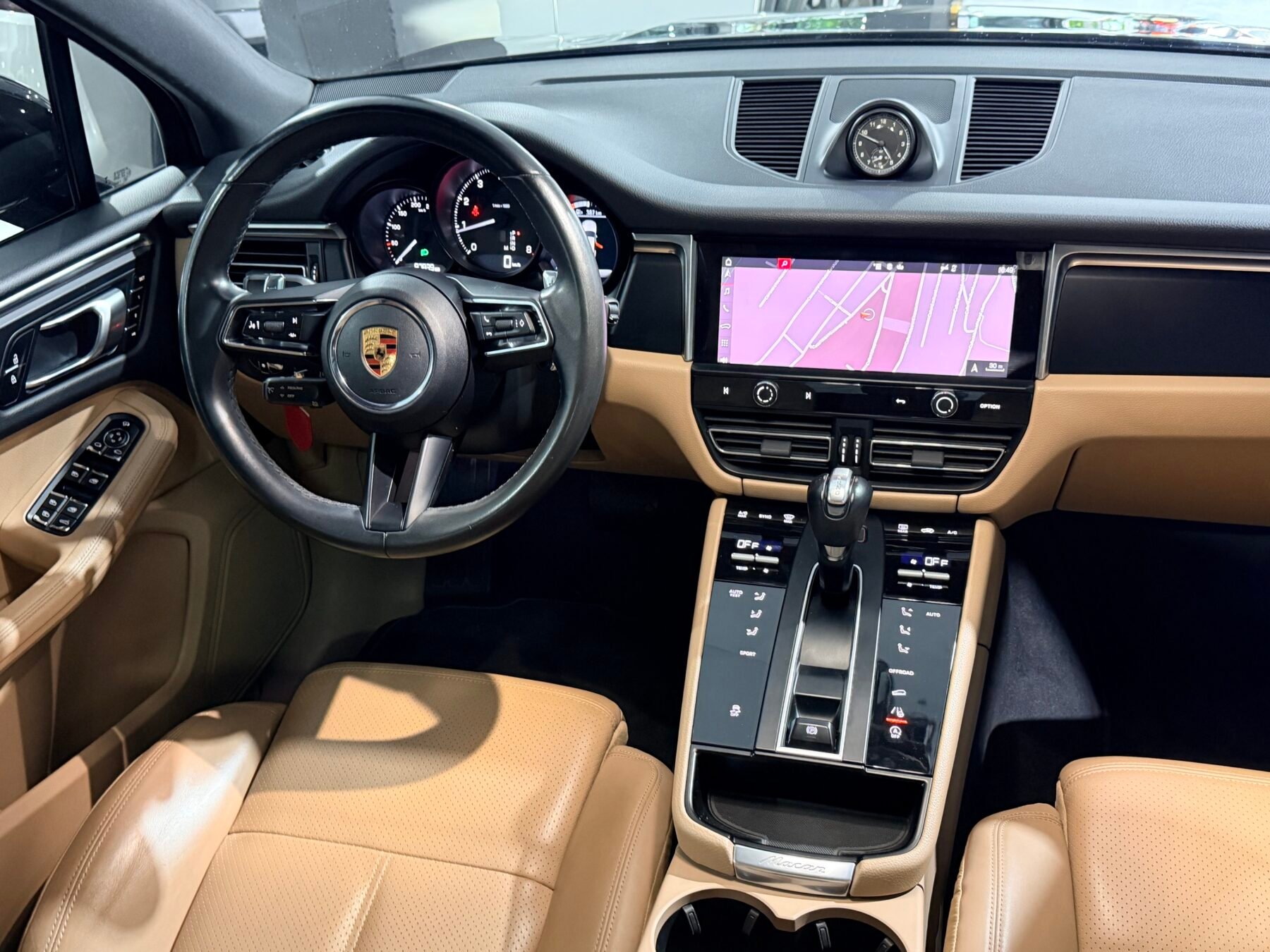 PORSCHE Macan